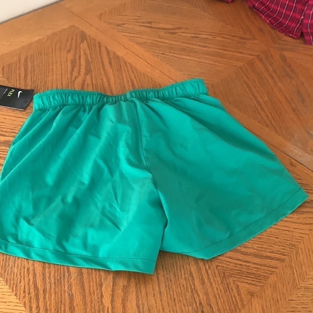 Nwt Nike workout shorts - Picture 5 of 7